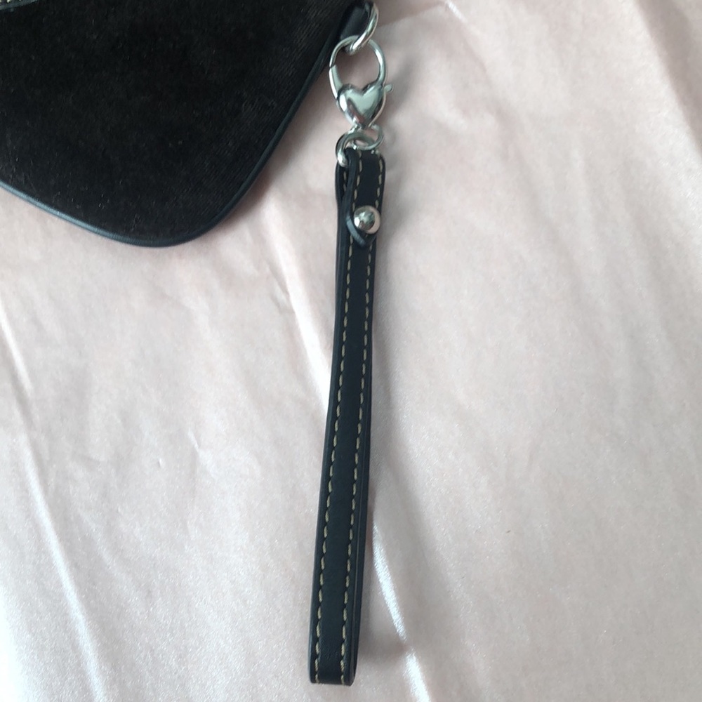 Juicy Couture wristlet - Picture 6 of 9